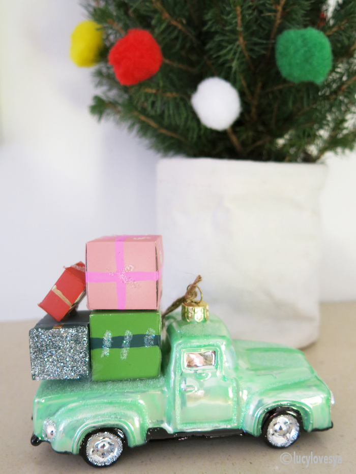 christmas-ornament-car-presents