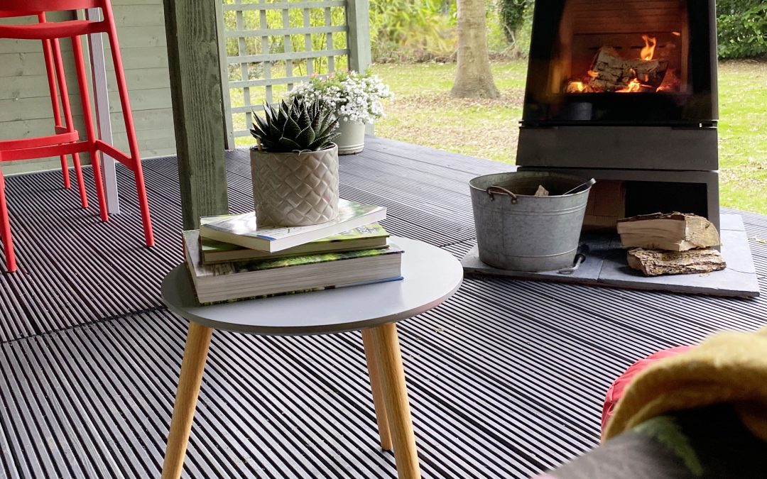 Retreat space in a tranquil meadow garden